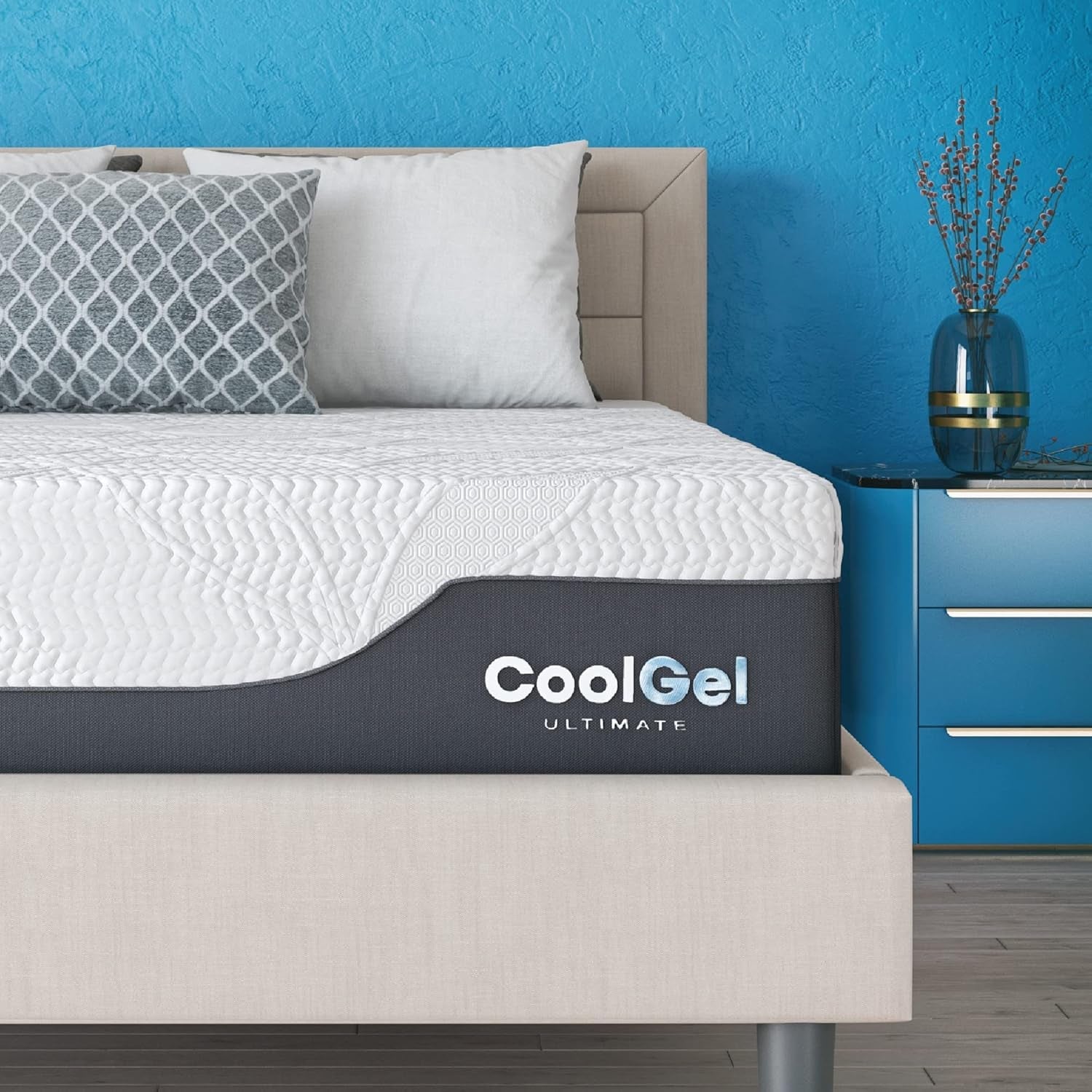 Cooling Gel Memory Foam Queen Mattress with Pillows-0